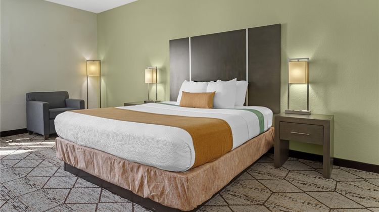 Best Western Plus North Houston Suites Room