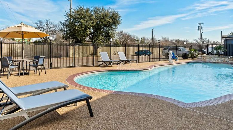 <b>Best Western Executive Inn Pool</b>. Images powered by <a href="https://iceportal.shijigroup.com/" title="IcePortal" target="_blank">IcePortal</a>.