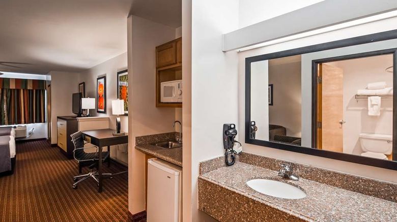 <b>Best Western Inn & Suites Suite</b>. Images powered by <a href="https://iceportal.shijigroup.com/" title="IcePortal" target="_blank">IcePortal</a>.