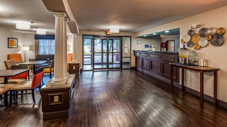 <b>Best Western Inn & Suites Lobby</b>. Images powered by <a href="https://iceportal.shijigroup.com/" title="IcePortal" target="_blank">IcePortal</a>.