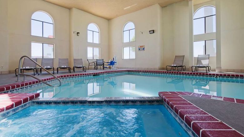 <b>Best Western Windsor Inn Pool</b>. Images powered by <a href="https://iceportal.shijigroup.com/" title="IcePortal" target="_blank">IcePortal</a>.