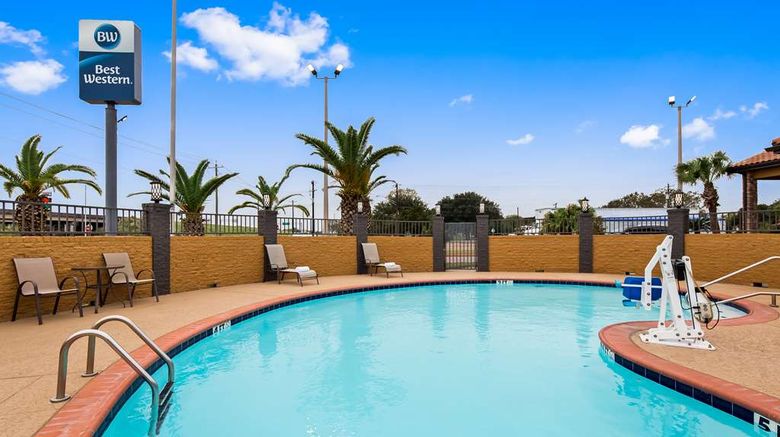 <b>Best Western Executive Inn El Campo Pool</b>. Images powered by <a href="https://iceportal.shijigroup.com/" title="IcePortal" target="_blank">IcePortal</a>.