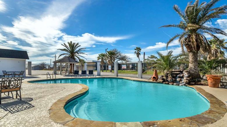 <b>Best Western Port Lavaca Inn Pool</b>. Images powered by <a href="https://iceportal.shijigroup.com/" title="IcePortal" target="_blank">IcePortal</a>.