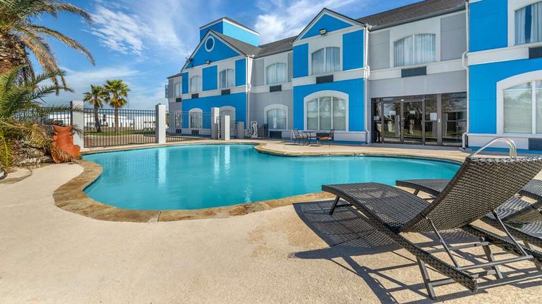 <b>Best Western Port Lavaca Inn Pool</b>. Images powered by <a href="https://iceportal.shijigroup.com/" title="IcePortal" target="_blank">IcePortal</a>.