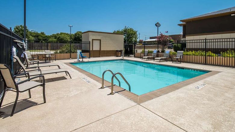 <b>Best Western Temple Inn & Suites Pool</b>. Images powered by <a href="https://iceportal.shijigroup.com/" title="IcePortal" target="_blank">IcePortal</a>.