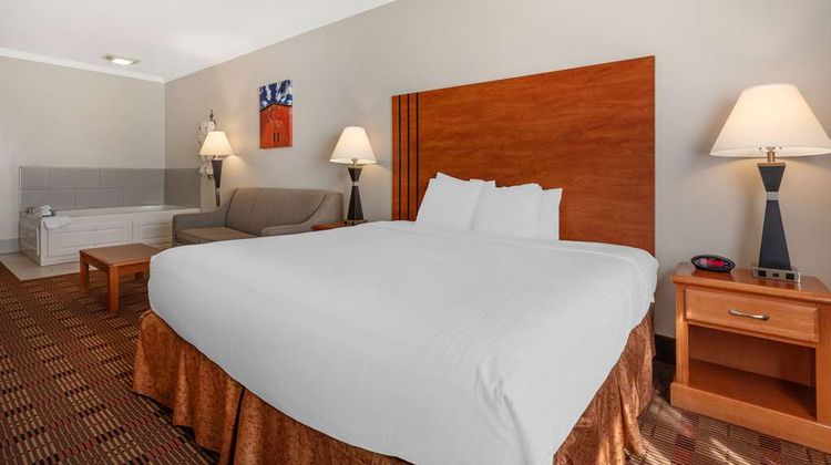 Best Western Club House Inn & Suites Room