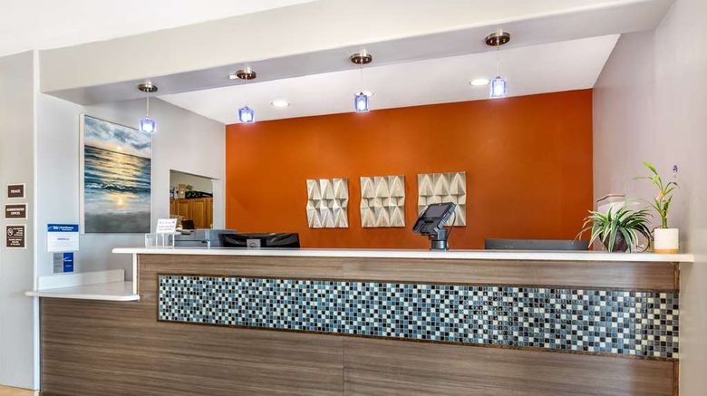 <b>Best Western Club House Inn & Suites Lobby</b>. Images powered by <a href="https://iceportal.shijigroup.com/" title="IcePortal" target="_blank">IcePortal</a>.