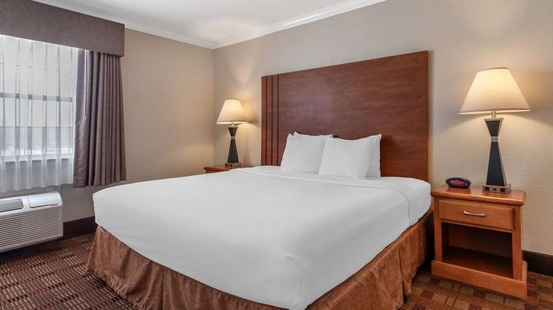 <b>Best Western Club House Inn & Suites Suite</b>. Images powered by <a href="https://iceportal.shijigroup.com/" title="IcePortal" target="_blank">IcePortal</a>.