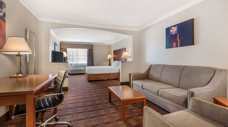 <b>Best Western Club House Inn & Suites Suite</b>. Images powered by <a href="https://iceportal.shijigroup.com/" title="IcePortal" target="_blank">IcePortal</a>.