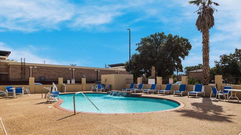 <b>Best Western Galleria Inn & Suites Pool</b>. Images powered by <a href="https://iceportal.shijigroup.com/" title="IcePortal" target="_blank">IcePortal</a>.