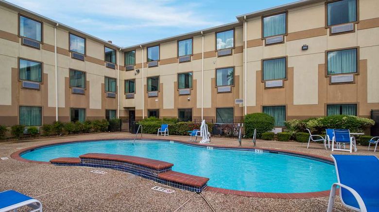 <b>Best Western Galleria Inn & Suites Pool</b>. Images powered by <a href="https://iceportal.shijigroup.com/" title="IcePortal" target="_blank">IcePortal</a>.