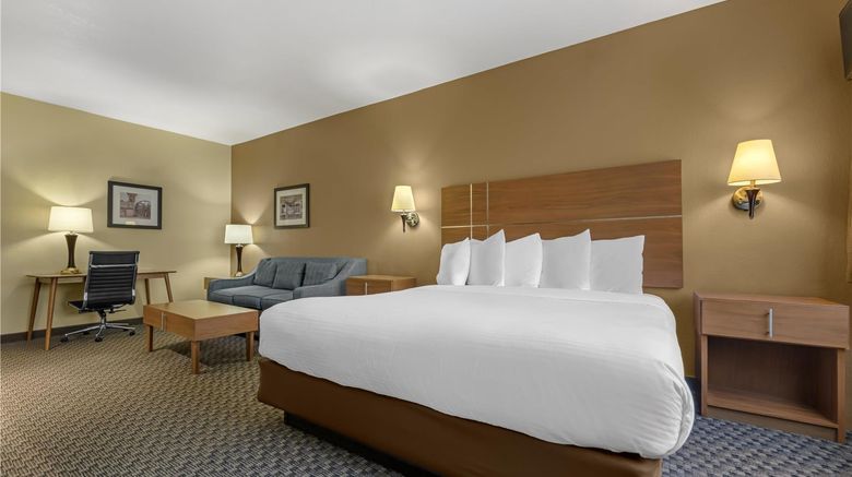 <b>Best Western Plus Shamrock Inn & Suites Room</b>. Images powered by <a href="https://iceportal.shijigroup.com/" title="IcePortal" target="_blank">IcePortal</a>.
