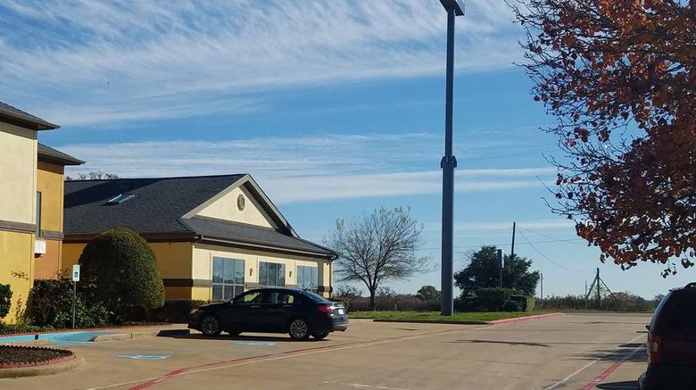<b>Best Western Executive Inn & Suites Exterior</b>. Images powered by <a href="https://iceportal.shijigroup.com/" title="IcePortal" target="_blank">IcePortal</a>.