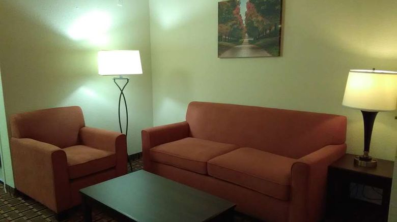 <b>Best Western Executive Inn & Suites Suite</b>. Images powered by <a href="https://iceportal.shijigroup.com/" title="IcePortal" target="_blank">IcePortal</a>.