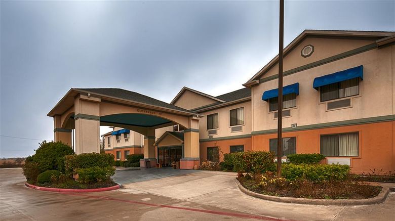 <b>Best Western Executive Inn & Suites Exterior</b>. Images powered by <a href="https://iceportal.shijigroup.com/" title="IcePortal" target="_blank">IcePortal</a>.