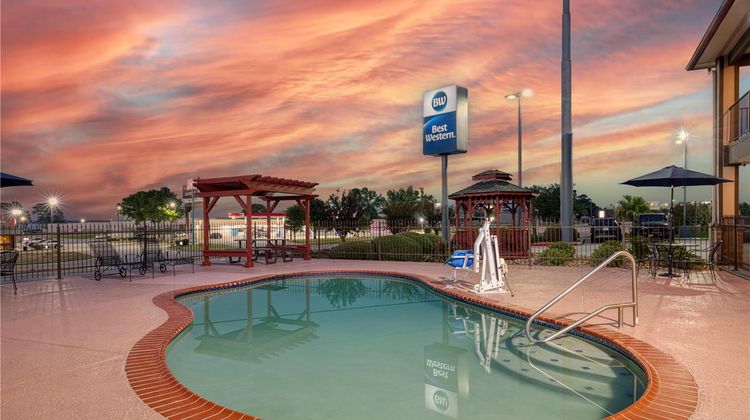 Best Western Lake Conroe Inn Pool