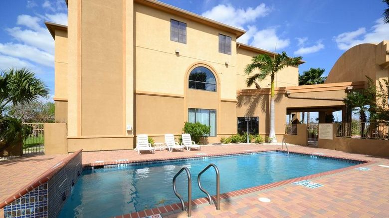 <b>Best Western Casa Villa Suites Pool</b>. Images powered by <a href="https://iceportal.shijigroup.com/" title="IcePortal" target="_blank">IcePortal</a>.
