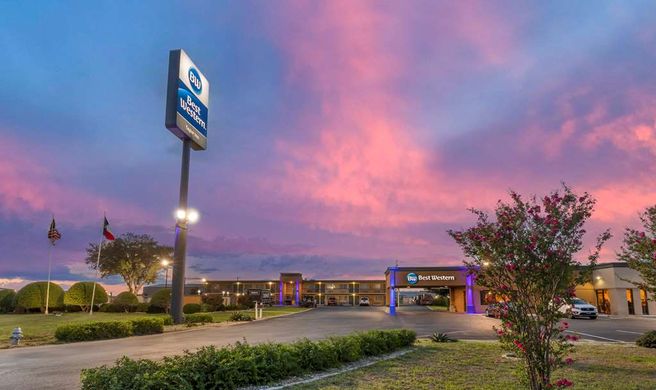 Best Western Taylor Inn Exterior
