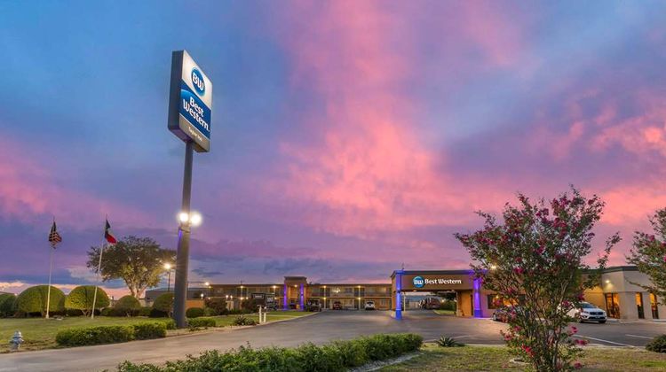 Best Western Taylor Inn Exterior