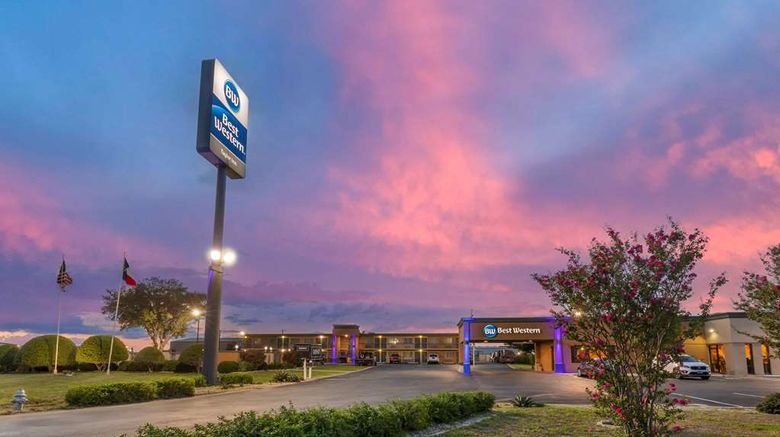 Best Western Taylor Inn Exterior. Images powered by <a href="https://iceportal.shijigroup.com" target="_blank" rel="noopener">Ice Portal</a>.