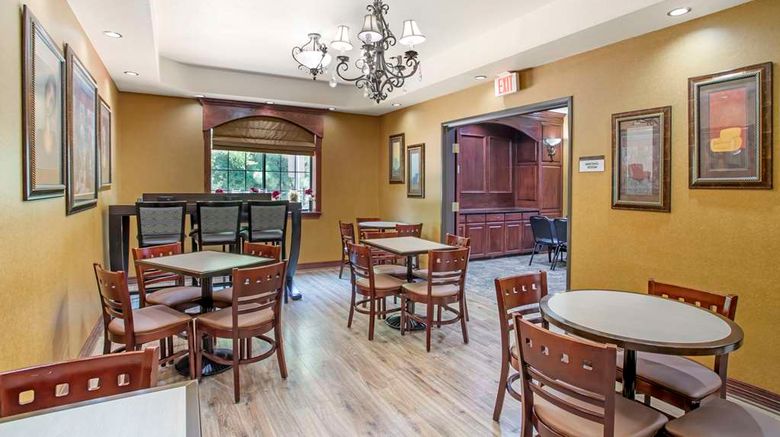 <b>Best Western Plus Crown Colony Inn Suite Restaurant</b>. Images powered by <a href="https://iceportal.shijigroup.com/" title="IcePortal" target="_blank">IcePortal</a>.