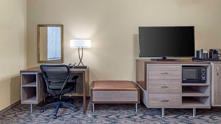 Best Western Plus Crown Colony Inn Suite Room