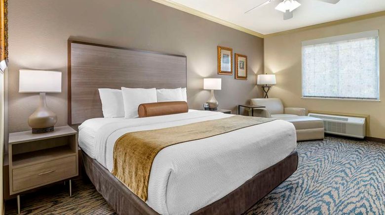 <b>Best Western Plus Crown Colony Inn Suite Room</b>. Images powered by <a href="https://iceportal.shijigroup.com/" title="IcePortal" target="_blank">IcePortal</a>.