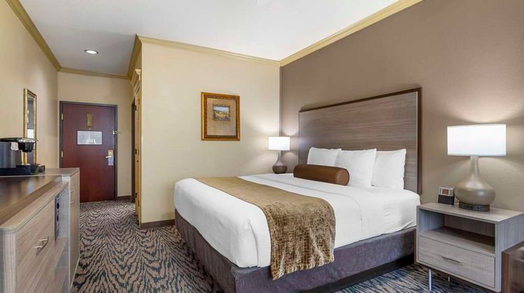Best Western Plus Crown Colony Inn Suite Room