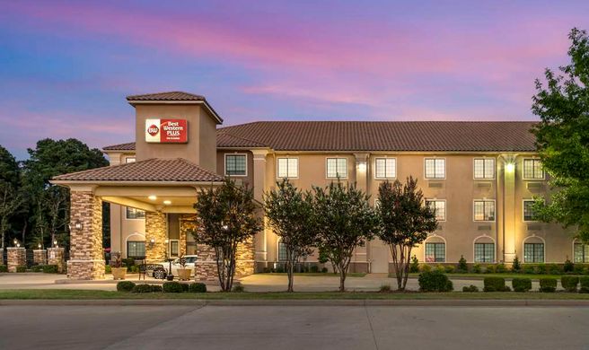 Best Western Plus Crown Colony Inn Suite Exterior