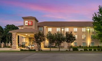 Best Western Plus Crown Colony Inn Suite