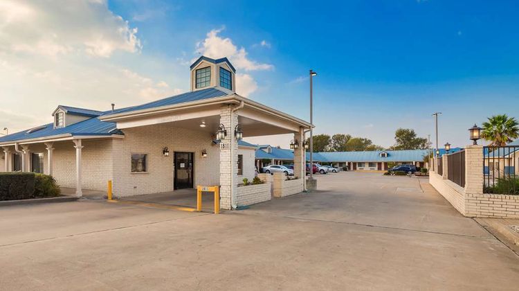 Best Western Regency Inn & Suites Exterior