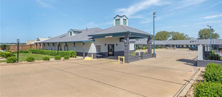 Best Western Regency Inn & Suites Exterior