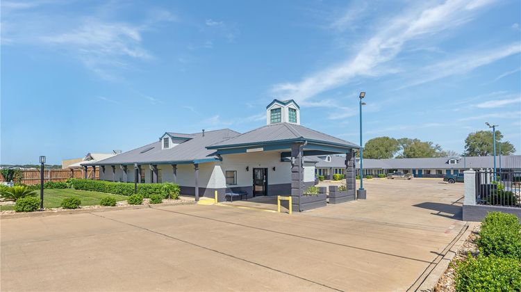Best Western Regency Inn & Suites Exterior