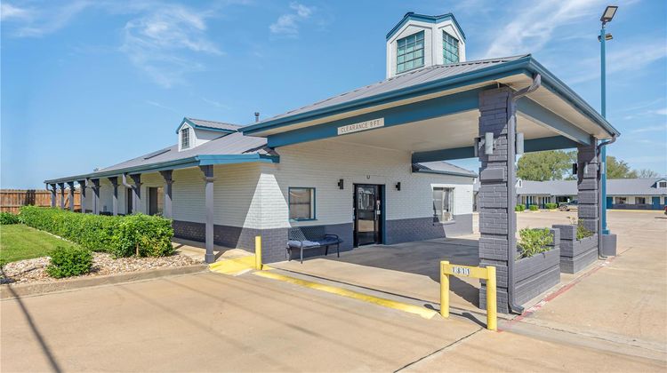 Best Western Regency Inn & Suites Exterior