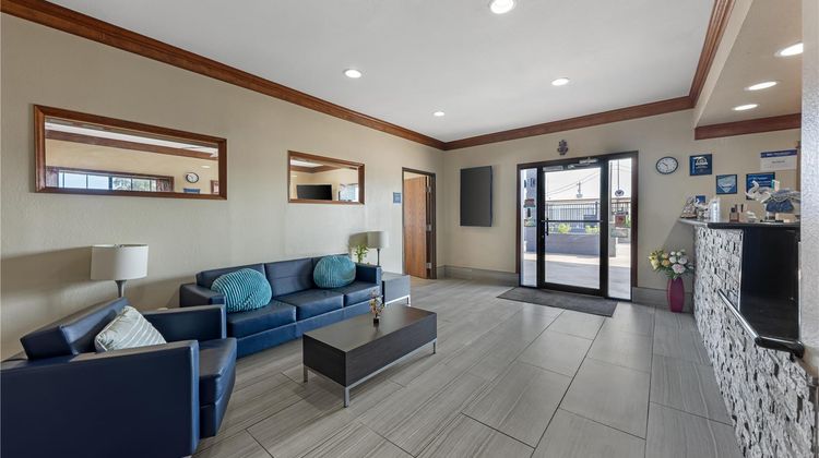 Best Western Regency Inn & Suites Lobby