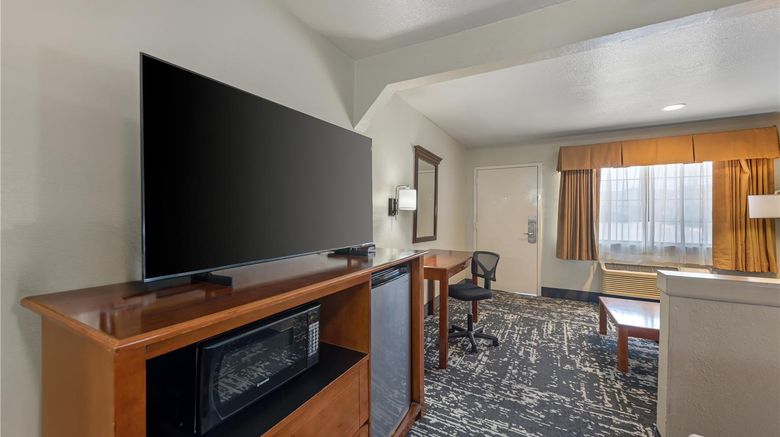 <b>Best Western Regency Inn & Suites Suite</b>. Images powered by <a href="https://iceportal.shijigroup.com/" title="IcePortal" target="_blank">IcePortal</a>.