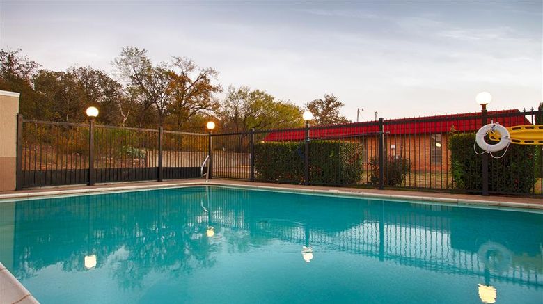 <b>Best Western Plus Graham Inn Pool</b>. Images powered by <a href="https://iceportal.shijigroup.com/" title="IcePortal" target="_blank">IcePortal</a>.