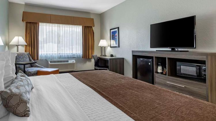 Best Western Plus Victoria Inn & Suites Room