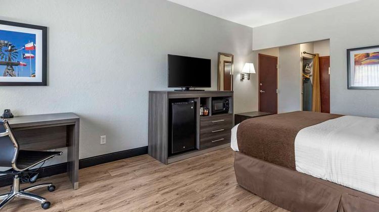 Best Western Plus Victoria Inn & Suites Room