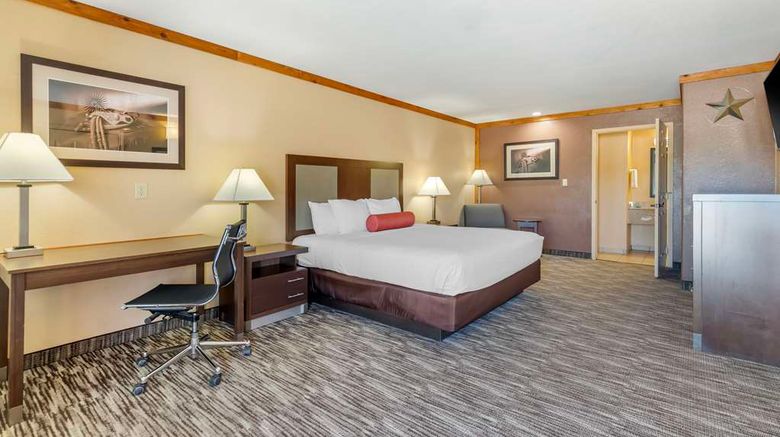 <b>Best Western Windwood Inn & Suites Room</b>. Images powered by <a href="https://iceportal.shijigroup.com/" title="IcePortal" target="_blank">IcePortal</a>.