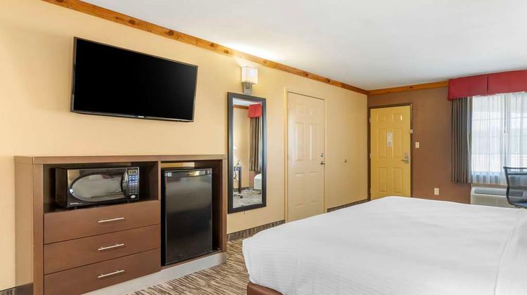 Best Western Windwood Inn & Suites Room