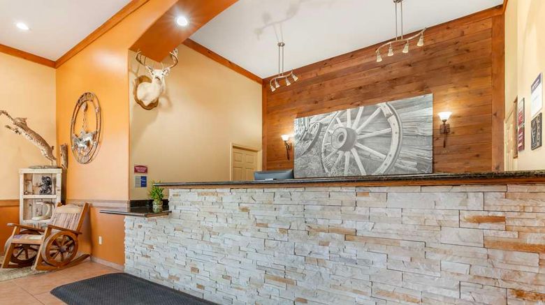 <b>Best Western Windwood Inn & Suites Lobby</b>. Images powered by <a href="https://iceportal.shijigroup.com/" title="IcePortal" target="_blank">IcePortal</a>.