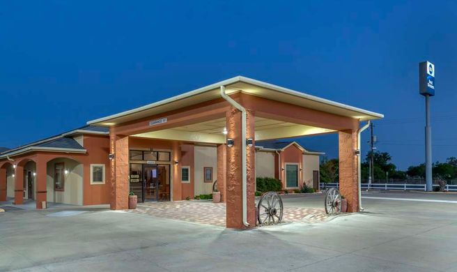 Best Western Windwood Inn & Suites Exterior
