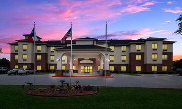 Best Western Plus Lake Dallas Inn & Stes