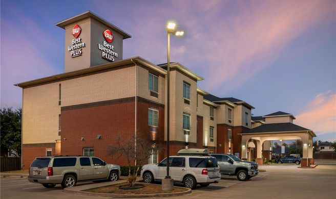 Best Western Plus Lake Dallas Inn & Stes Exterior