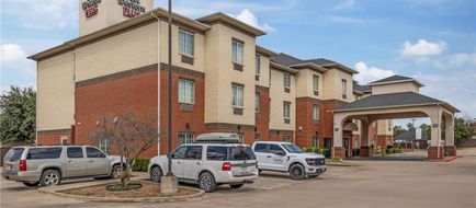 Best Western Plus Lake Dallas Inn & Stes Exterior