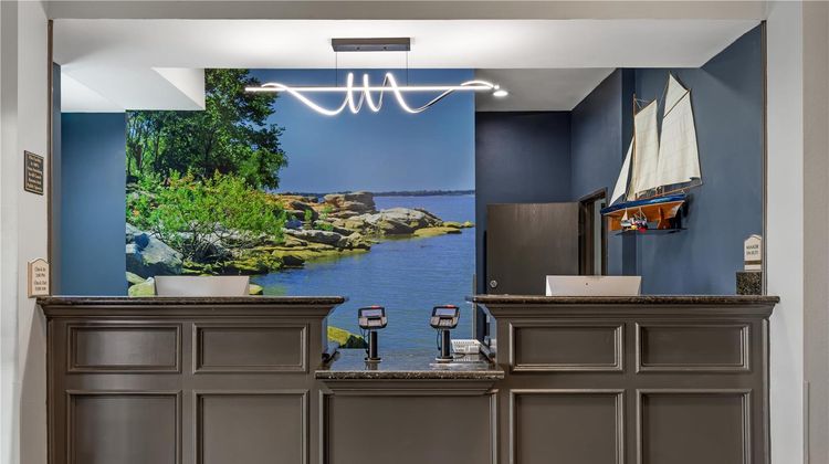 Best Western Plus Lake Dallas Inn & Stes Lobby
