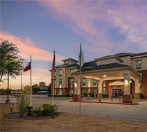 Best Western Plus Lake Dallas Inn & Stes Exterior