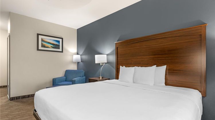 Best Western Plus Lake Dallas Inn & Stes Room