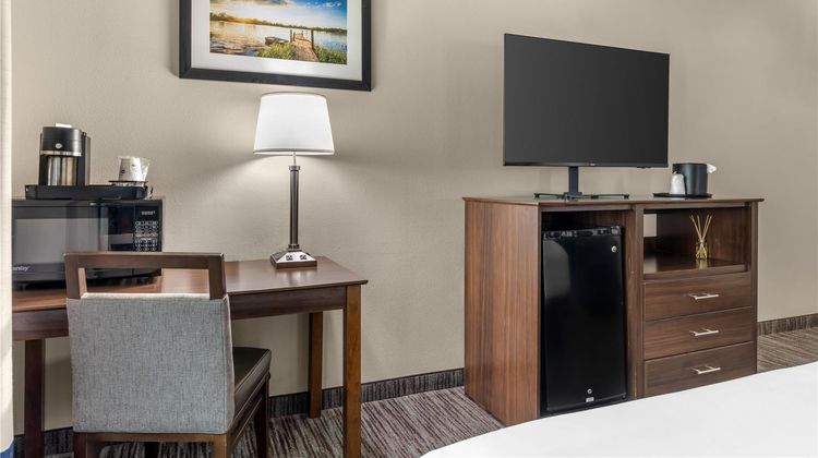 Best Western Plus Lake Dallas Inn & Stes Room
